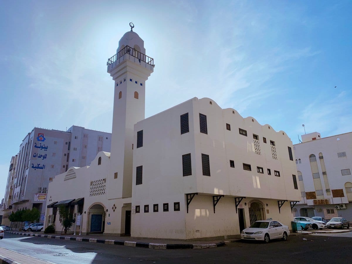 مسجد بني حارثة (المستراح)